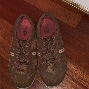 Brown easy street sport sneakers